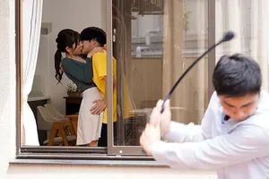 Em kế đang xem porn thì bị anh trai đâm từ phía sau