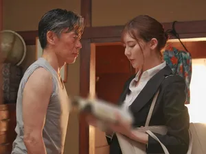 Địt lỗ đít em gái người mỹ có cặp mông căng tròn