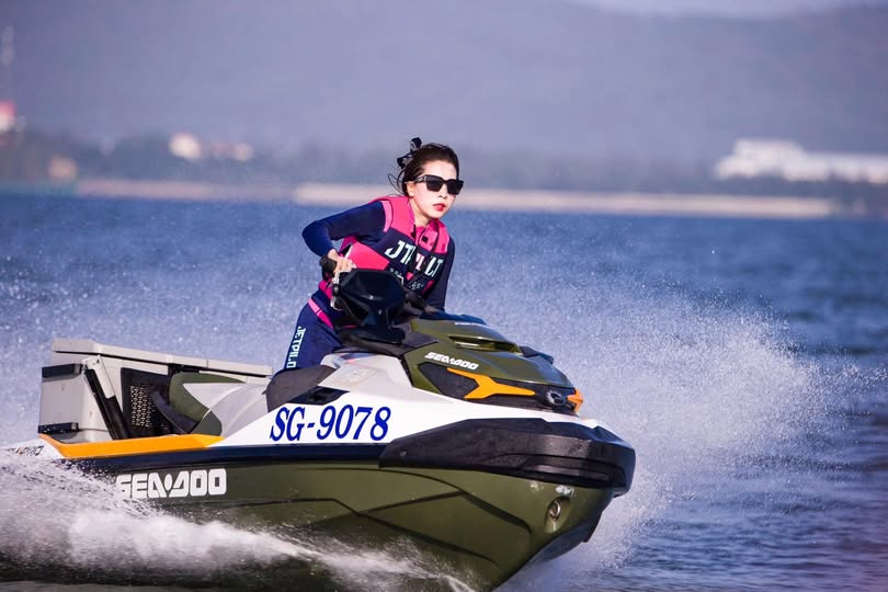 SSNI-124 Dành cho nữ マネージャーのくせしてNgực to và nhạc cụ nổi tiếng だから俺たちのBồn tiểu bằng thịt ちゃんにQuyết định. Suzuki Kokoharu